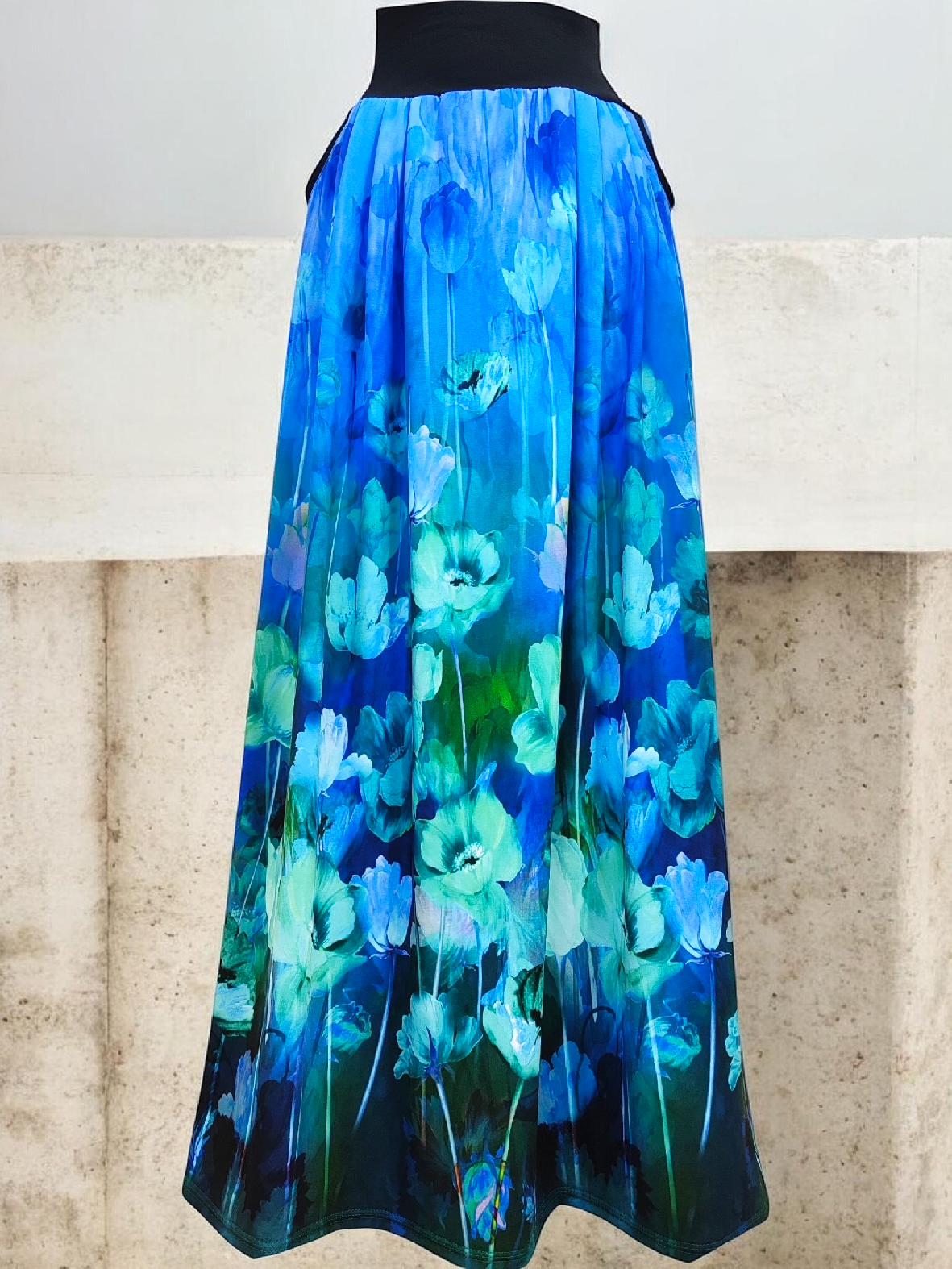 dlouhá áčková sukně Helene modrozelená květovaná splývavý střih